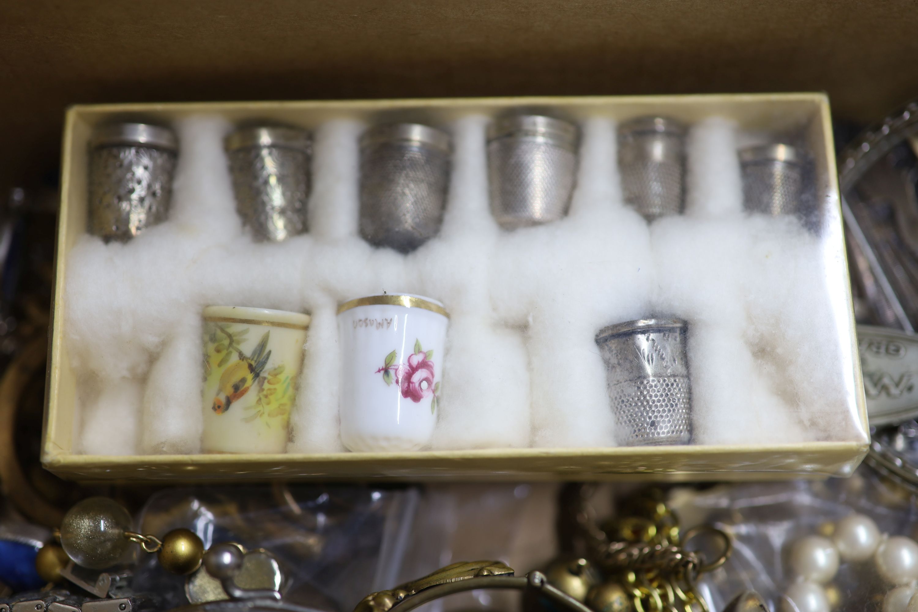 A mixed group of jewellery and other items, including two Victorian yellow metal brooches, a yellow metal overlaid mourning pendant etc